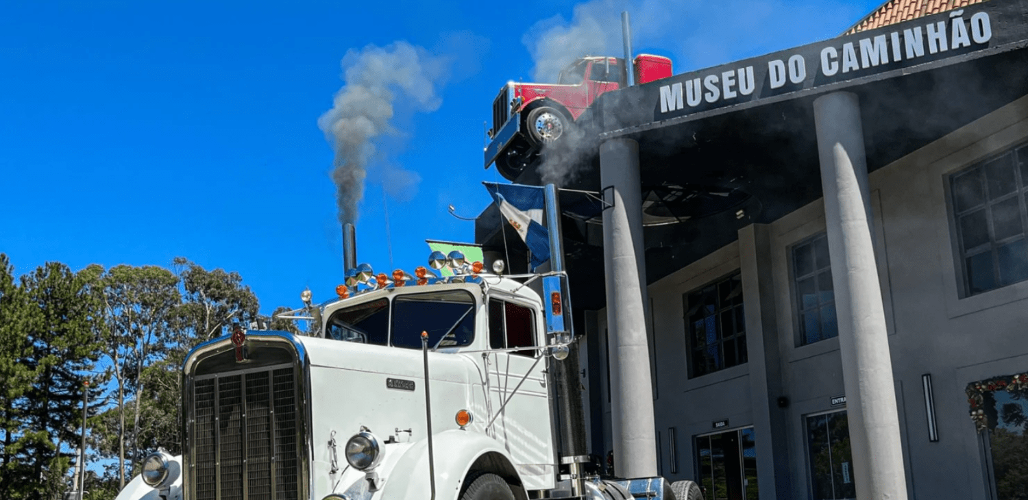 Canela ganha novo ponto turístico com Optimus Prime gigante no Museu do Caminhão