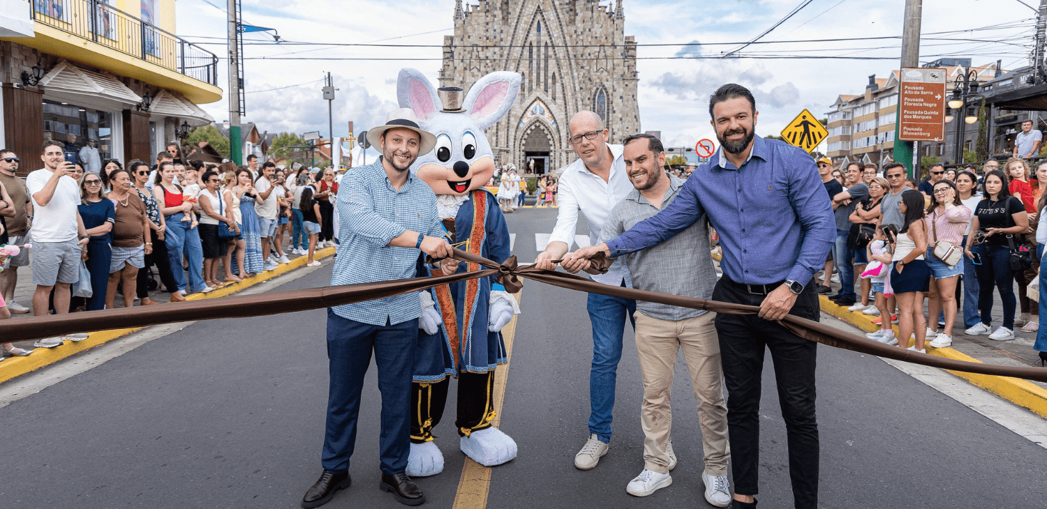 Páscoa em Canela inicia oficialmente desfile encantado